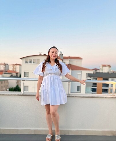 Beyaz elbise