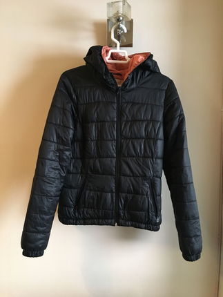 m Beden KALIN MONT/ YAĞMURLUK/ BERSHKA/ 2 kere giyildi / KALIBI DAR BEN 