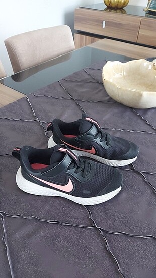 Spor ayakkabı 