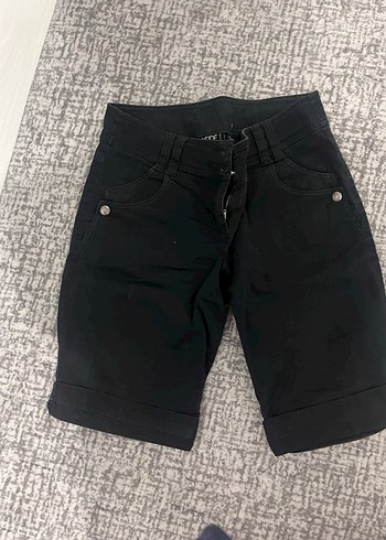 Siyah Kemerli Mini Denim Şort