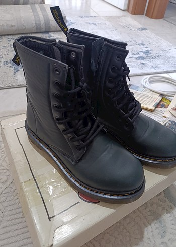 Siyah Bağcıklı Goth Kadın Botları