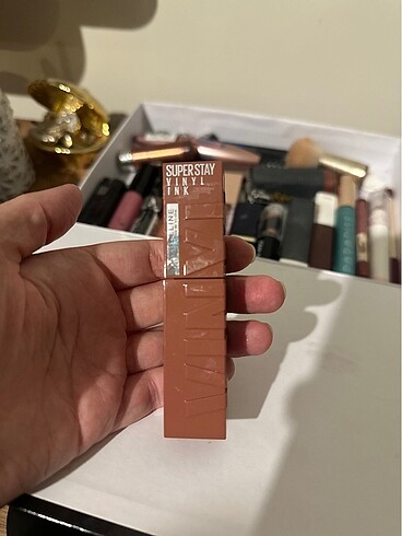 Maybelline vinly 35 cheeky rengi