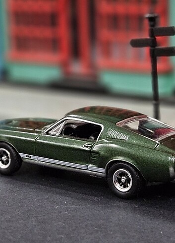  Beden Renk 1967 Ford Mustang GT Autoworld 1:64 