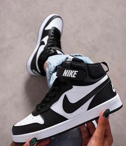 Nike caurt