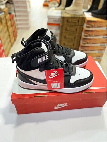 37 Beden Nike caurt
