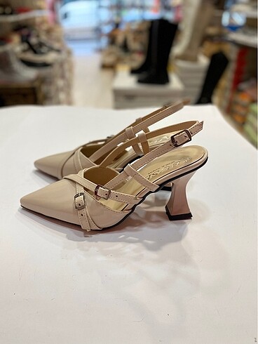 Rugan stiletto numaralar mevcuttur