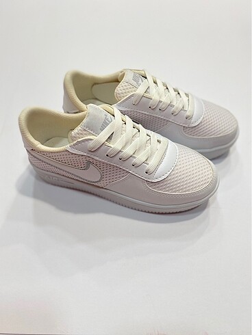 Beyaz nike air