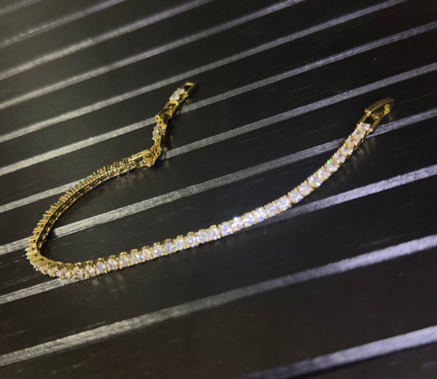 Altın Renkli Parlak İşlemeli Kadın Bileklik - Görsel 2