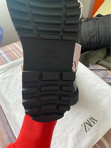 34 Beden siyah Renk zara çizme