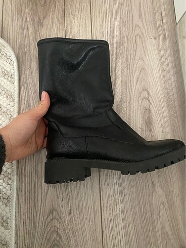 38 Beden Bot siyah