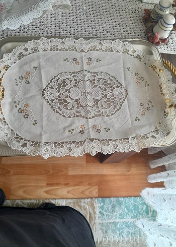 Beden Beyaz Nakışlı Vintage Masa Örtüsü
