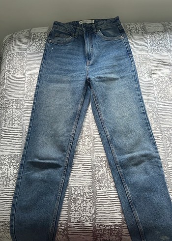 Stradivarius Kadın Mavi Denim Mom Fit Kot Pantolon
