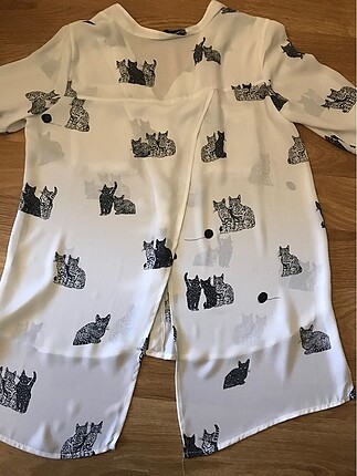 s Beden beyaz Renk Zara kedi baskılı arkası kruvaze cepli gömlek