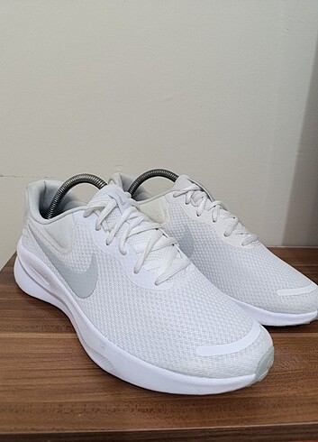 Nike Revolution 7