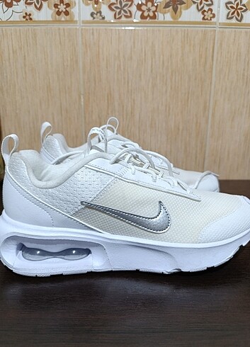 38,5 Beden Nike Air Max Intrlk