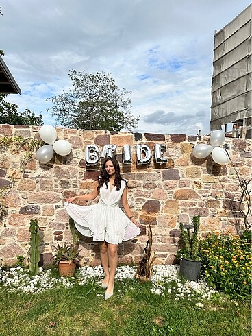 gira official beyaz elbise