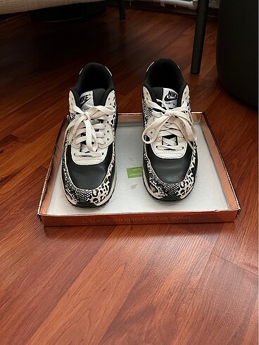 37,5 Beden siyah Renk Nıke air max