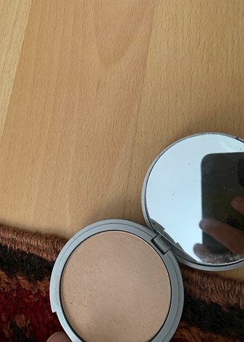 NYX Bej ve Koyu Tonlarda Göz Farı Paleti ve Allık