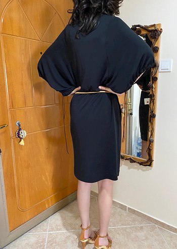 Siyah V Yaka dökümlü elbise - Görsel 8