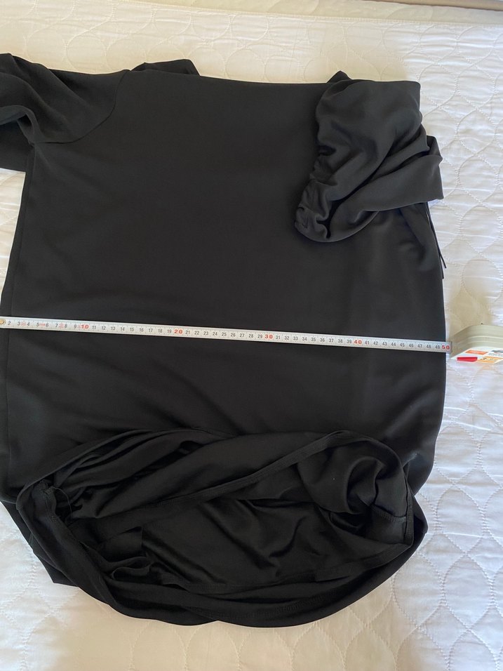 Siyah V Yaka dökümlü elbise - Görsel 4