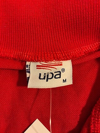 m Beden Diğer T-shirt %70 İndirimli.
