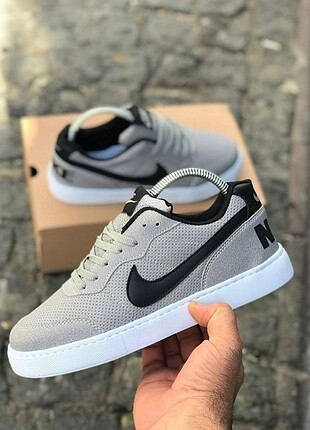 40 Beden Nike spor ayakkabı?? 40-41-42-43-44 numaralar mevcuttur ?