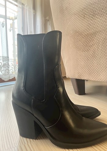 Pull and Bear Siyah Deri Kadın Topuklu Bot - Görsel 3
