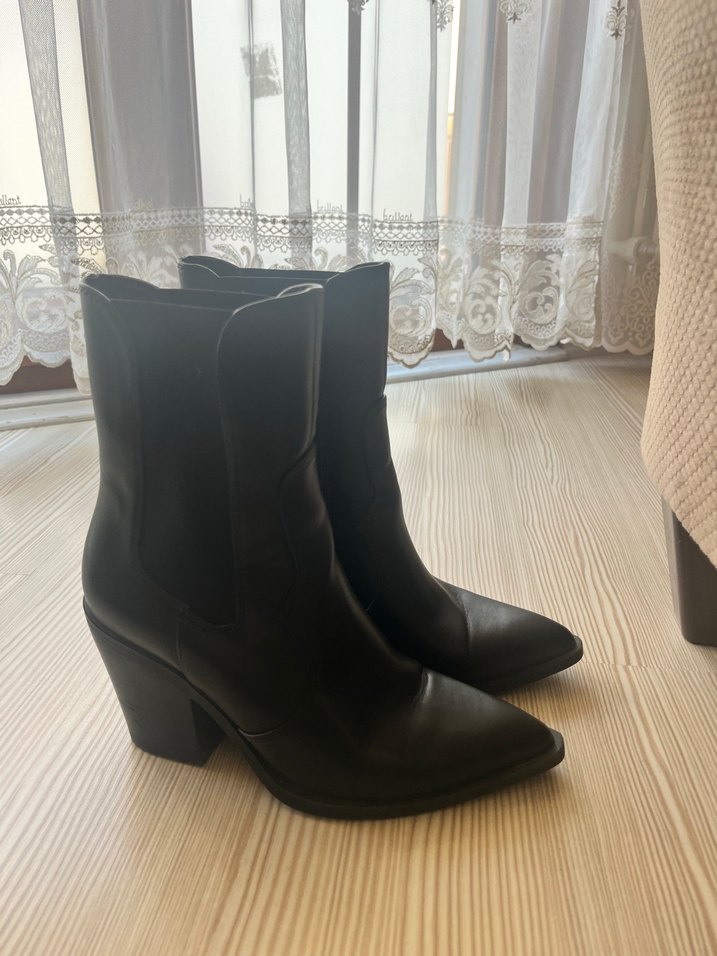 Pull and Bear Siyah Deri Kadın Topuklu Bot - Görsel 5