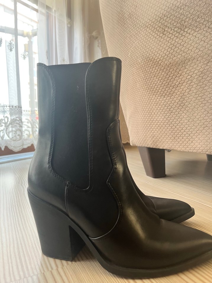 Pull and Bear Siyah Deri Kadın Topuklu Bot - Görsel 3