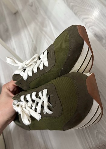 39 Beden yeşil Renk Zara Kadın Haki Dolgu Topuklu Spor Ayakkabı