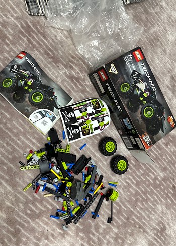 LEGO Technic Siyah Yarış Araba Seti