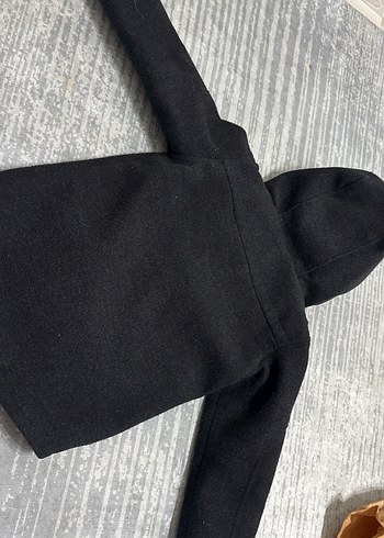 Siyah Kapüşonlu Erkek Çocuk Kaban - Görsel 5