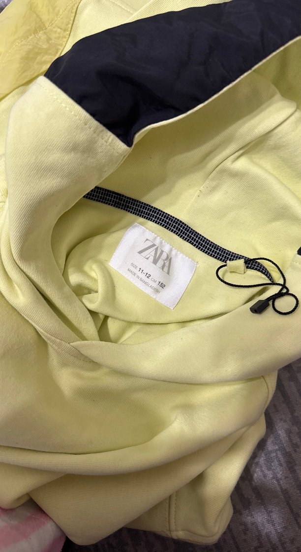 Orijinal Zara Sarı Kapüşonlu Kemerli çocuk sweatshirt - Görsel 3