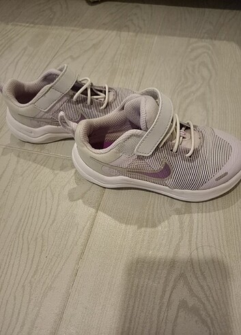 Nike yürüyüş ayakkabısı kız çocuk 25 numara 