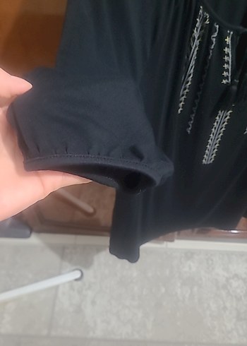 Püsküllü Siyah Bohem Nakışlı Bluz - Görsel 3