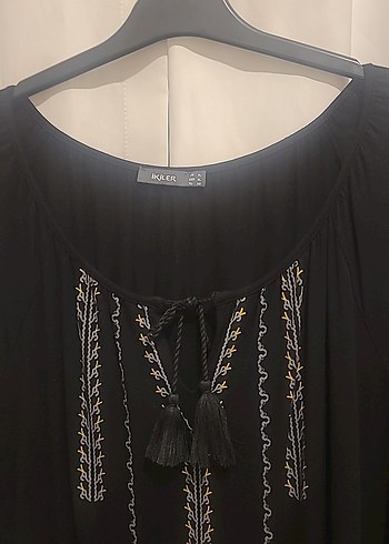 Püsküllü Siyah Bohem Nakışlı Bluz - Görsel 4