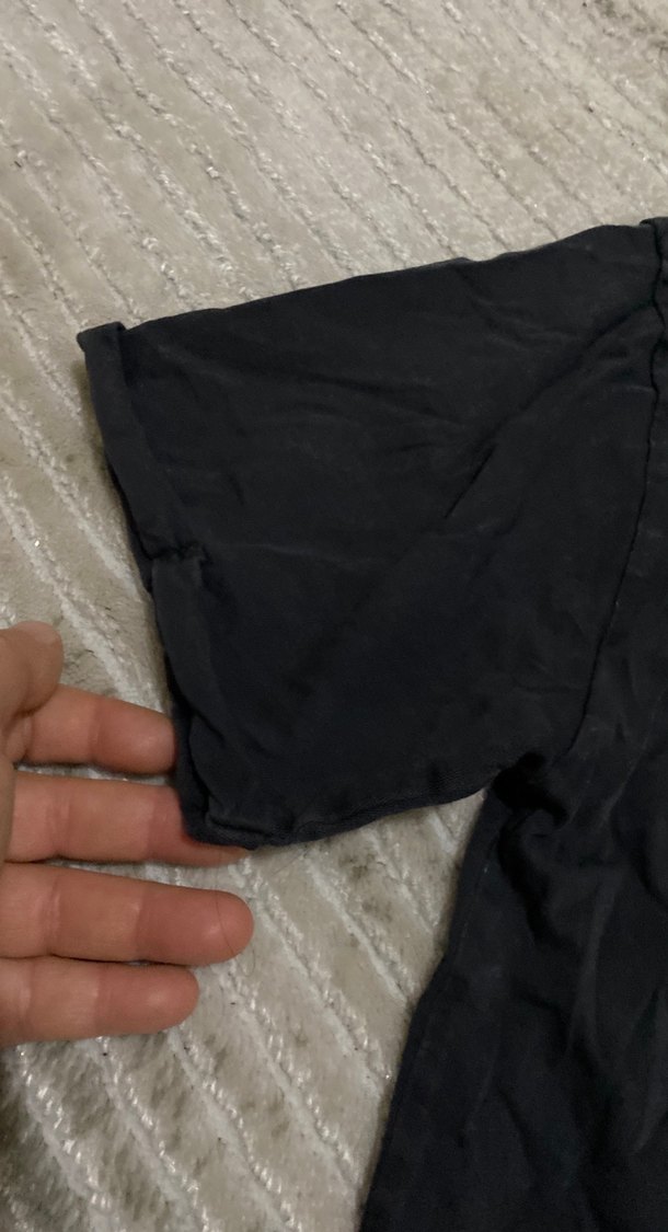 Siyah Baskılı Kız Tişörtü - Görsel 3