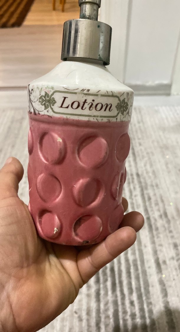 Pembe ve beyaz pompalı sıvı el sabunu  şişesi - Görsel 2