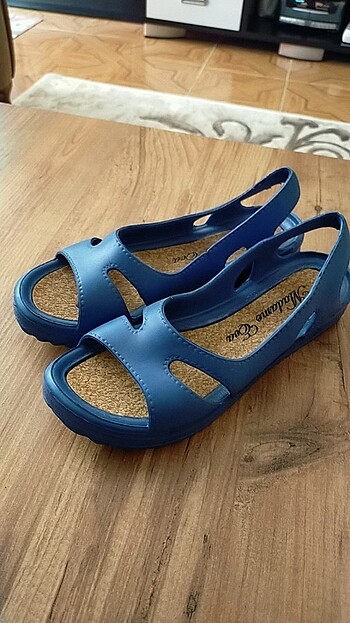 Mavi sandalet