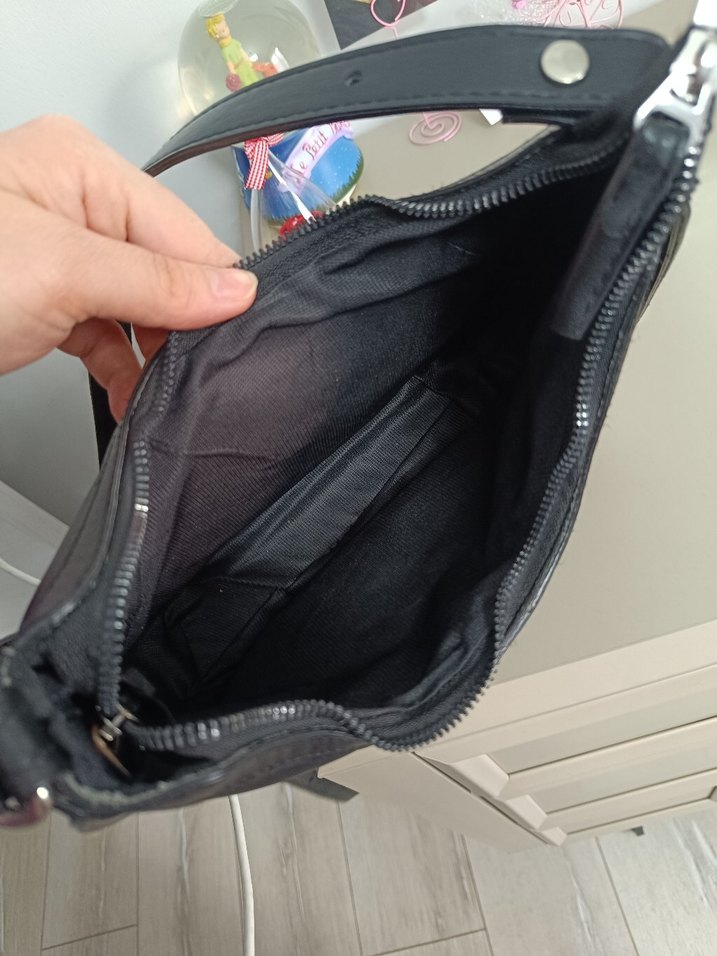 Minimalist Siyah Deri Kadın Çanta - Görsel 3