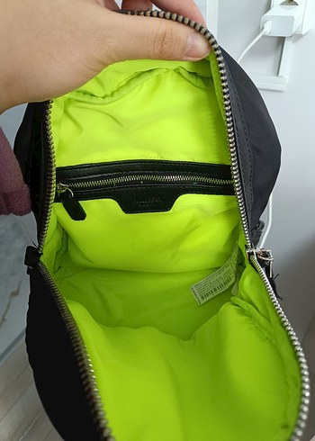 Siyah Fermuarlı Kadın Sırt Çantası - Görsel 4