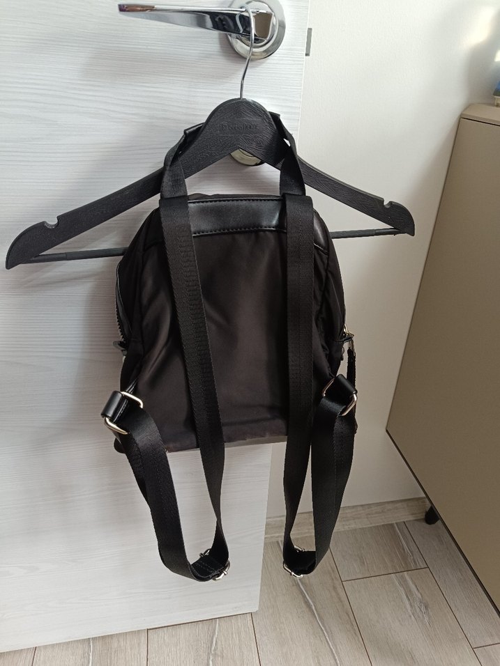 Siyah Fermuarlı Kadın Sırt Çantası - Görsel 2