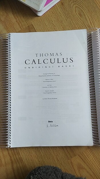 Üniversite mat 1 derslerinde kullanılan caculus kitabı