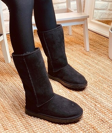 Bayan Ugg model bot