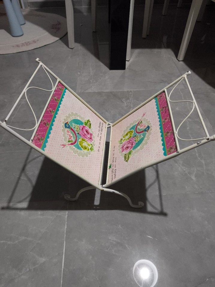 Pembe Desenli Metal dergilik - Görsel 2