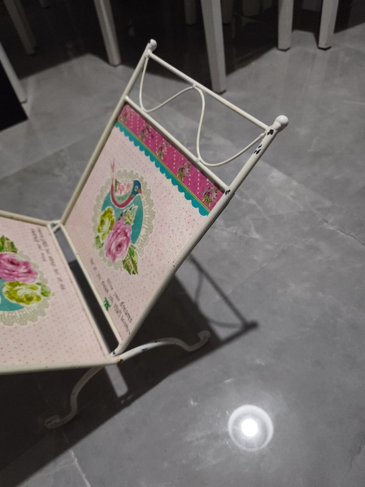 Pembe Desenli Metal dergilik - Görsel 3