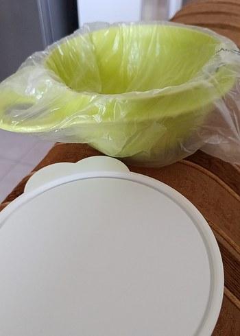 Tupperware Yeşil Plastik Kapaklı Kase