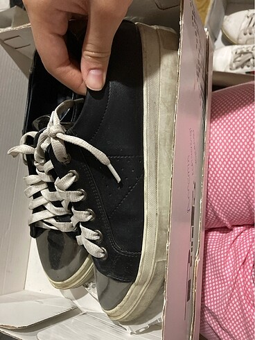 Sneaker