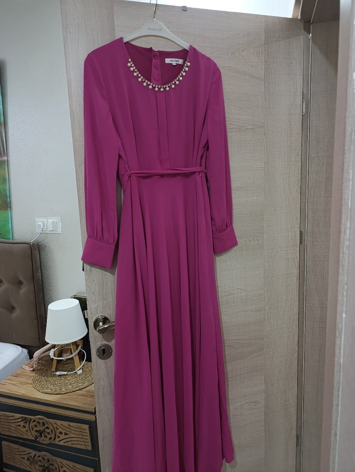 Düğmeli Uzun pembe Kadın Elbise - Görsel 3