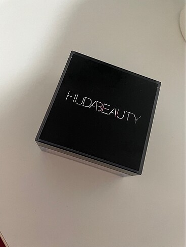 Huda Beauty Pudra Bake